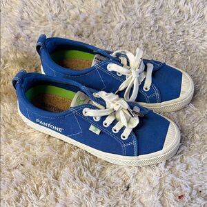 Cariuma x Pantone Sneakers sz 6.5 women
